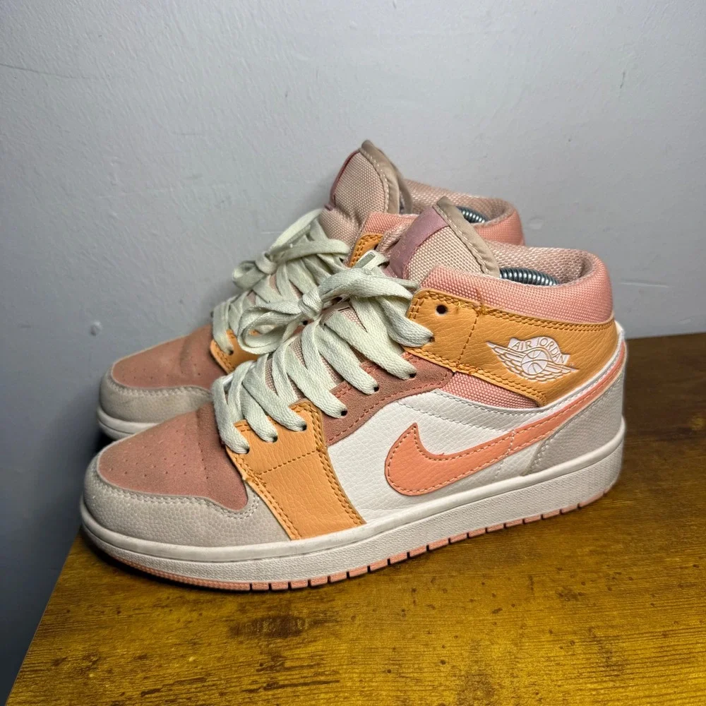 Jordan Air Jordan 1 Mid SE Basketball Shoes Womens Sz 8 Mens Sz 7 Apricot Orange